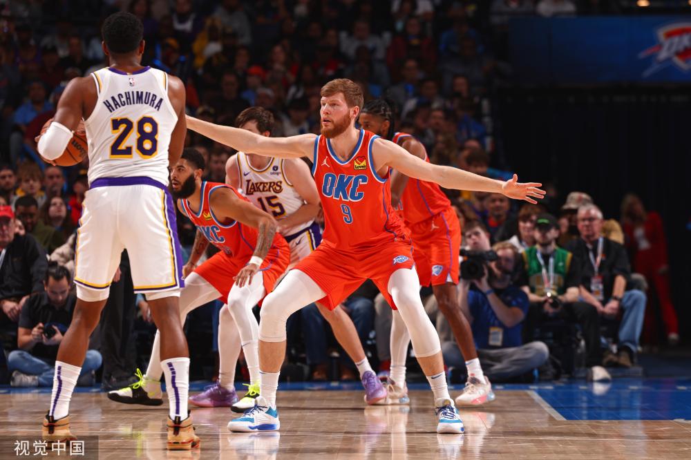 们在球场外 们在球场外